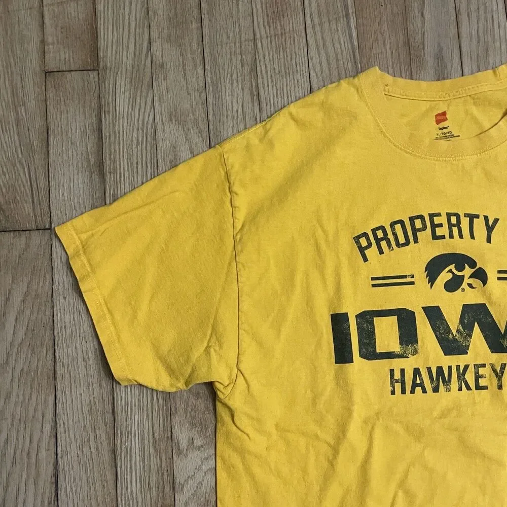 Hanes Tagless Property of Iowa Hawkeyes Tshirt Short Sleeve Crew Neck Womens XL - Picture 2 of 10
